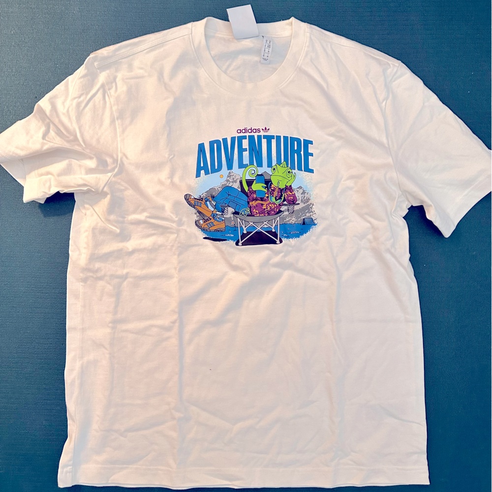 Adidas Adventure T-shirt. Like new. MINT condition! Size M.